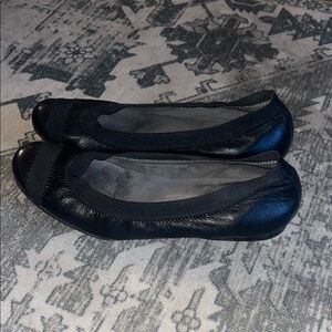 Stuart Weitzman women’s Black Leather Flats size 6.5
